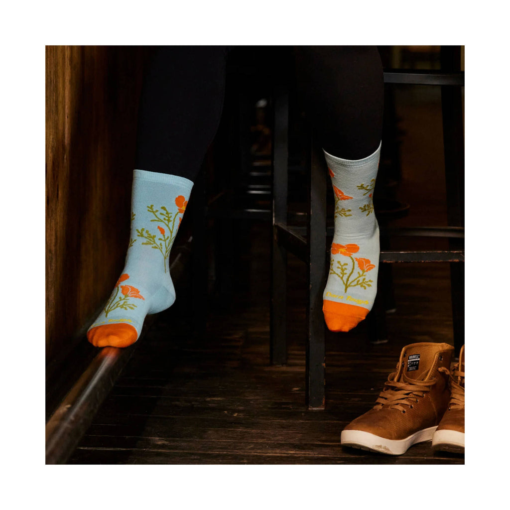 Darn Tough Vermont Women's Blossom Lightweight Lifestyle Crew - Glacier - Lenny's Shoe & Apparel